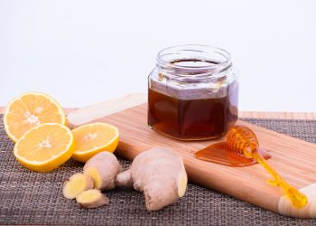Beneficiile ghimbirului cu miere - sfatulparintilor.ro - pixabay_com - honey-3434198_1920