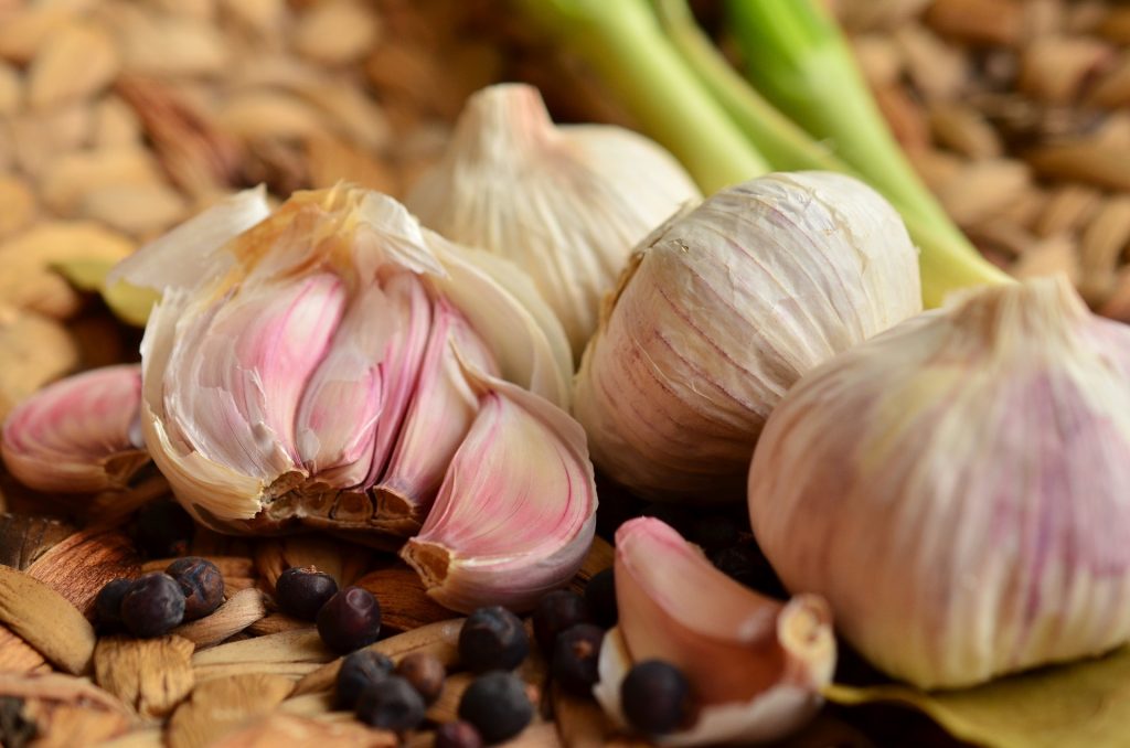 Ce boli vindeca usturoiul - sfatulparintilor.ro - pixabay_com - garlic-1336910_1920