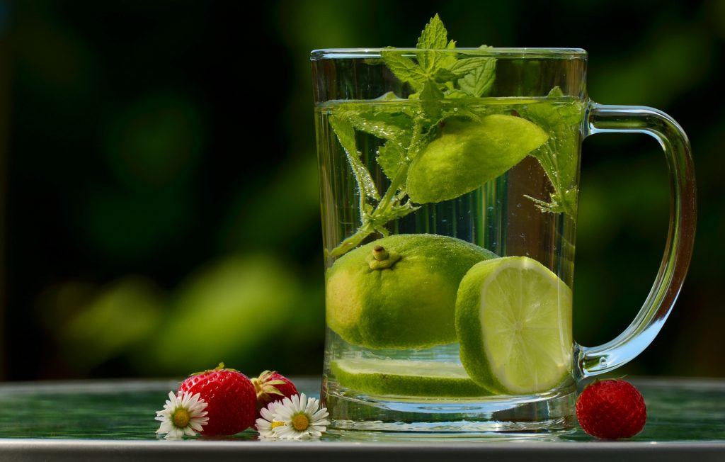 Dieta cu apa 3 zile - sfatulparintilor.ro - pixabay-com - drink-1487304_1920