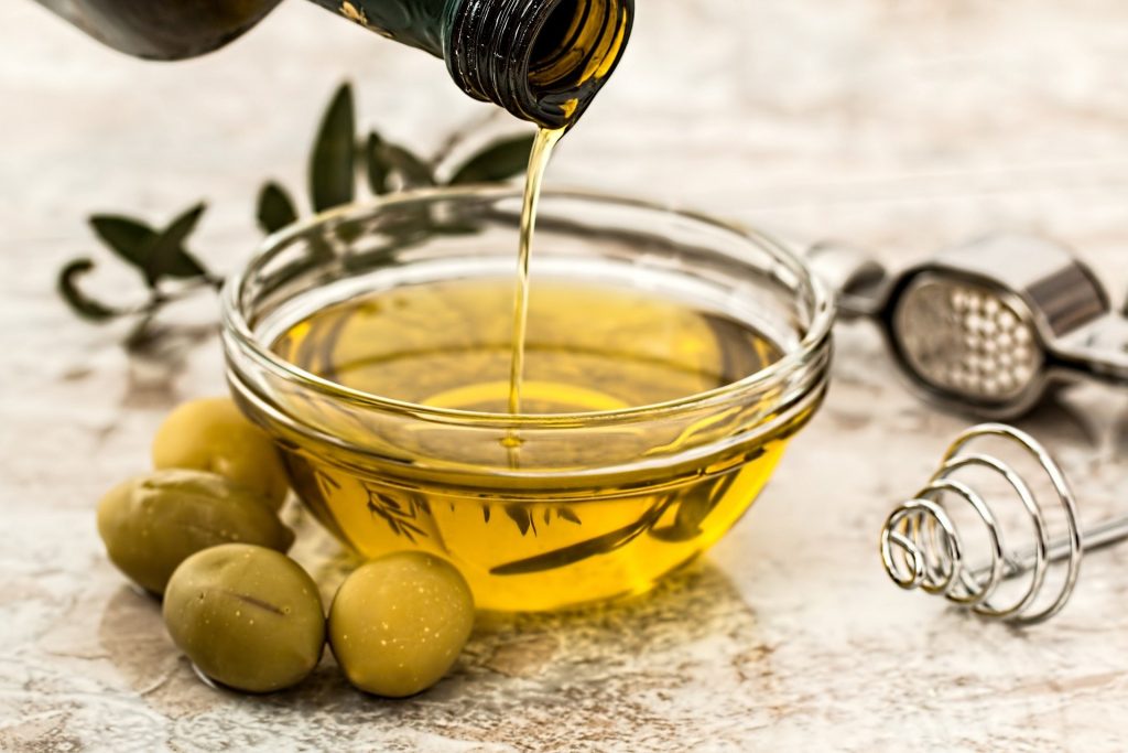 Dieta cu ulei de masline si lamaie - sfatulparintilor.ro - pixabay_com - olive-oil-968657_1920