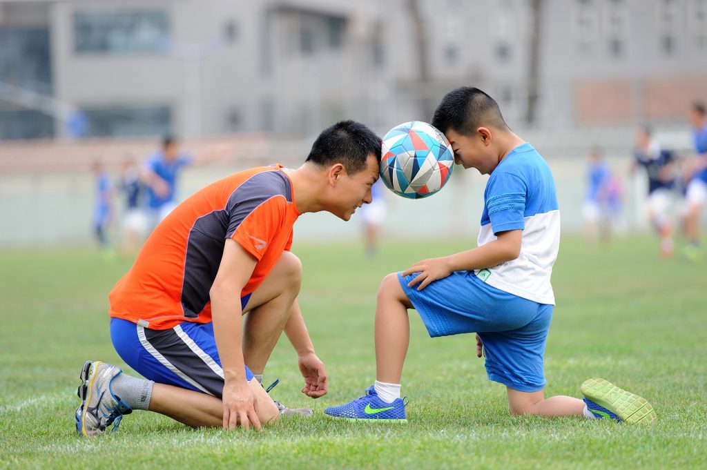de ce fac copiii sport - sfatulparintilor.ro - pixabay_com - football-1533210_1920