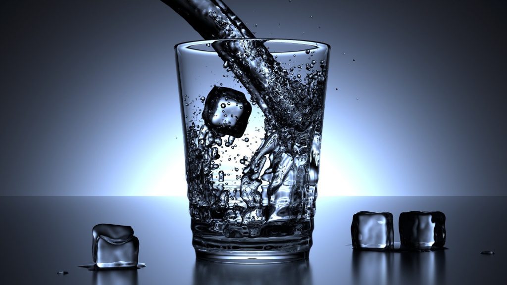 Dieta cu apa rece - SFATULPARINTILOR.RO - PIXABAY_COM - glass-1206584_1920