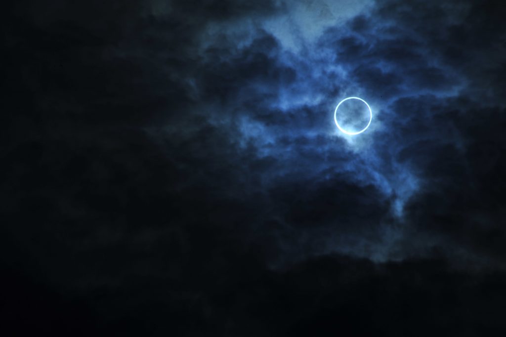 Eclipsa inelara de Soare in Gemeni