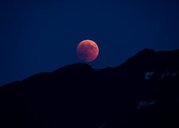 Luna plina capsunie in Capricorn