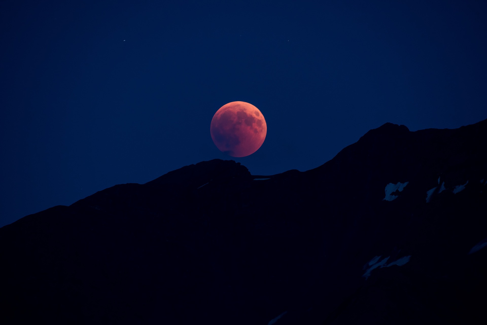 Luna plina capsunie in Capricorn