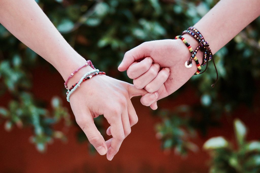 prieteni de care orice femeie are nevoie - sfatulparintilor.ro - pixabay_com - friendship-2156174_1920