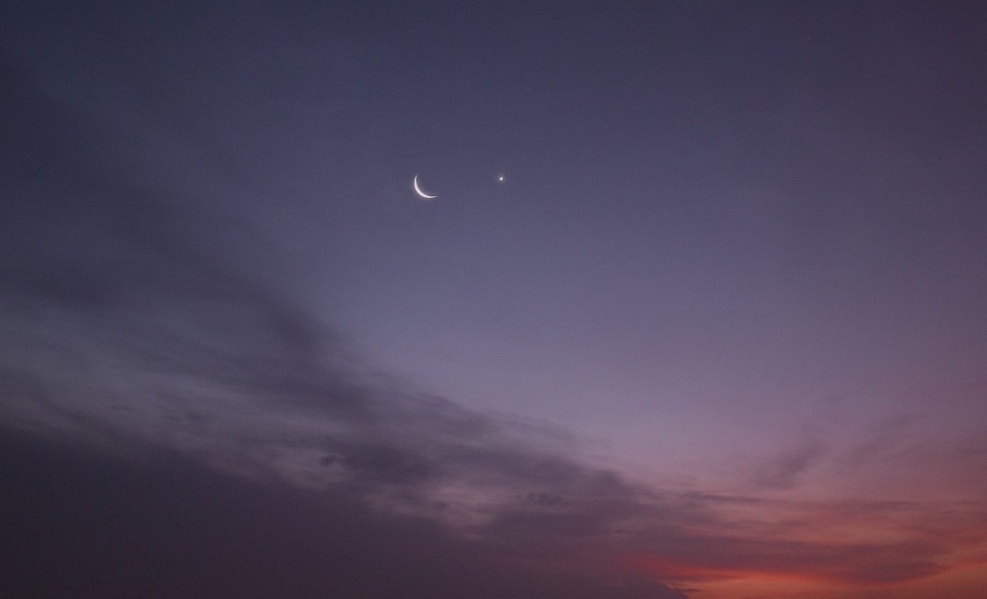 TAROT pentru Luna noua in Rac - sfatulparintilor.ro - pixabay_com - crescent-moon-5153295_1920
