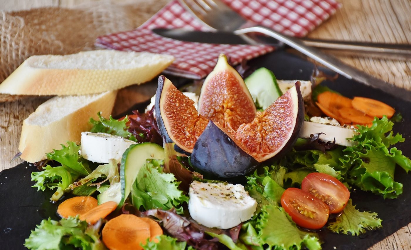 alimente pe care sa le eviti cand esti bolnav - sfatulparintilor.ro - pixabay_com - salad-1672505_1920