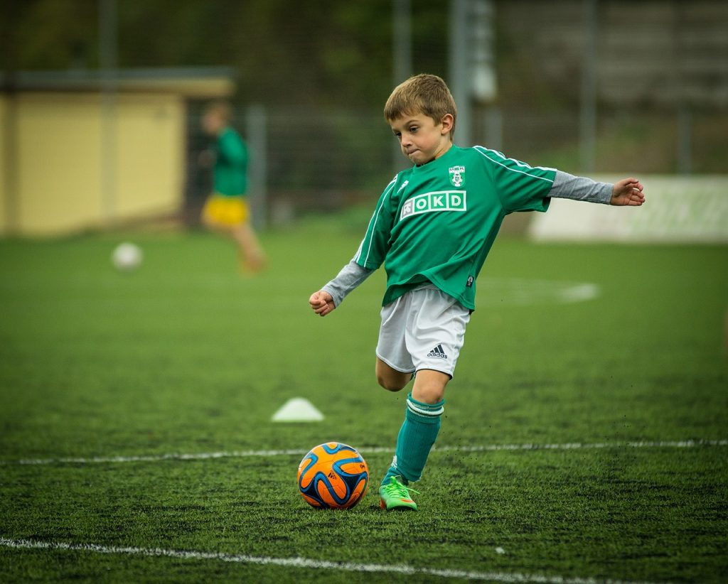 Invata copilul sa faca sport - sfatulparintilor.ro - pixabay_com - child-613199_1280