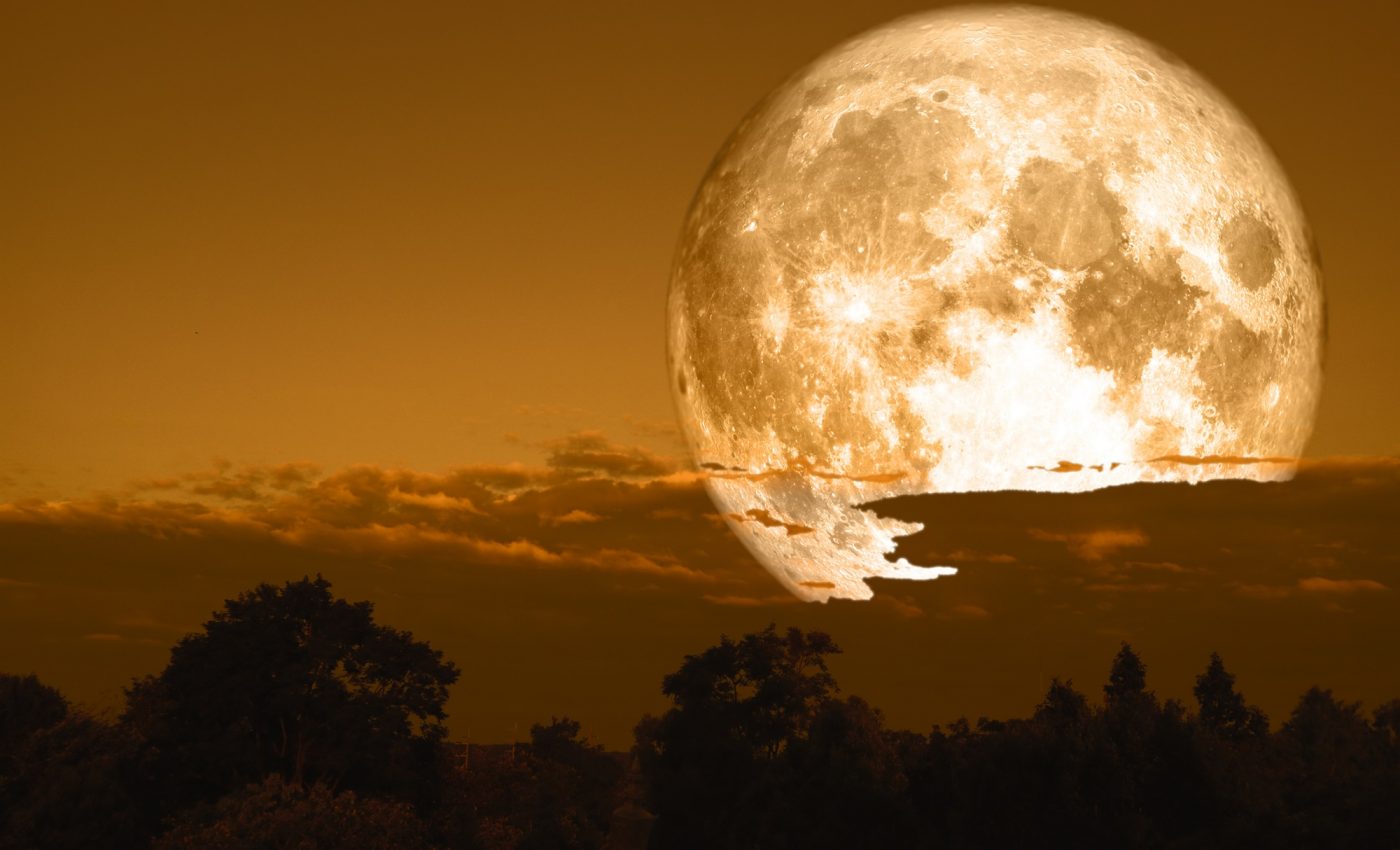 Luna plina a viermelui