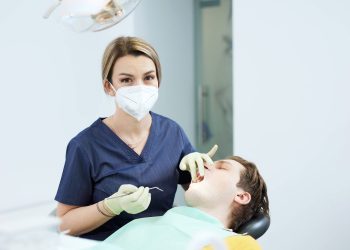 Ce trebuie să faci după un implant dentar