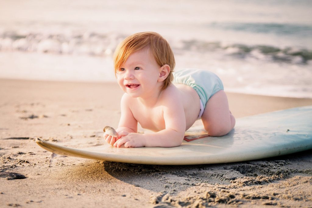 Cum sunt copiii nascuti in luna iunie - sfatulparintilor.ro - pixabay_com - surfing-1990339_1920