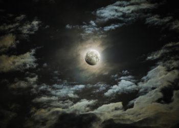 Ce să faci și ce nu faci în timpul eclipsei de Lună plină în Scorpion