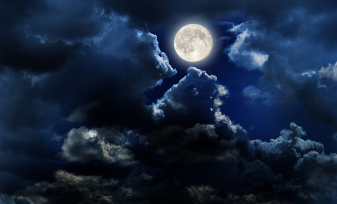 ZODII respiră ușurate după prima eclipsă de Lună