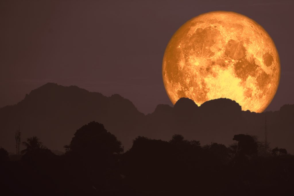 Super Luna Plină în Vărsător 1 august 2023