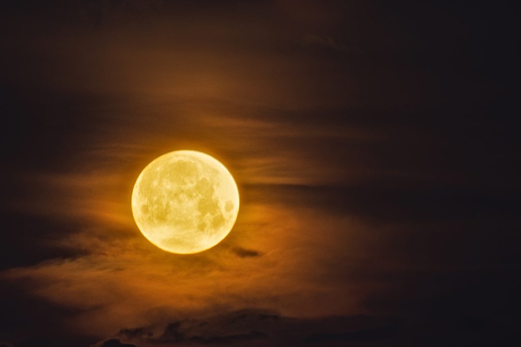 ULTIMA Lună plină din anul astrologic