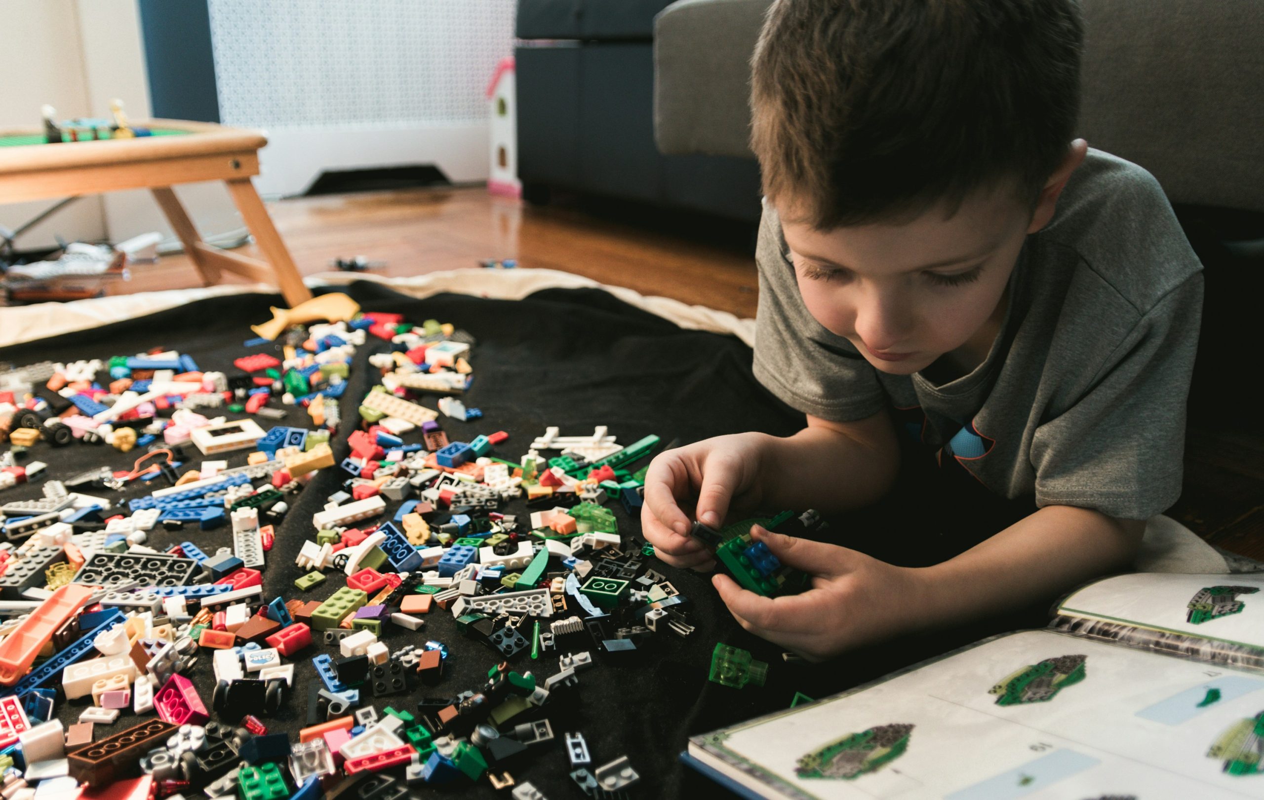 de ce toată lumea iubește Lego