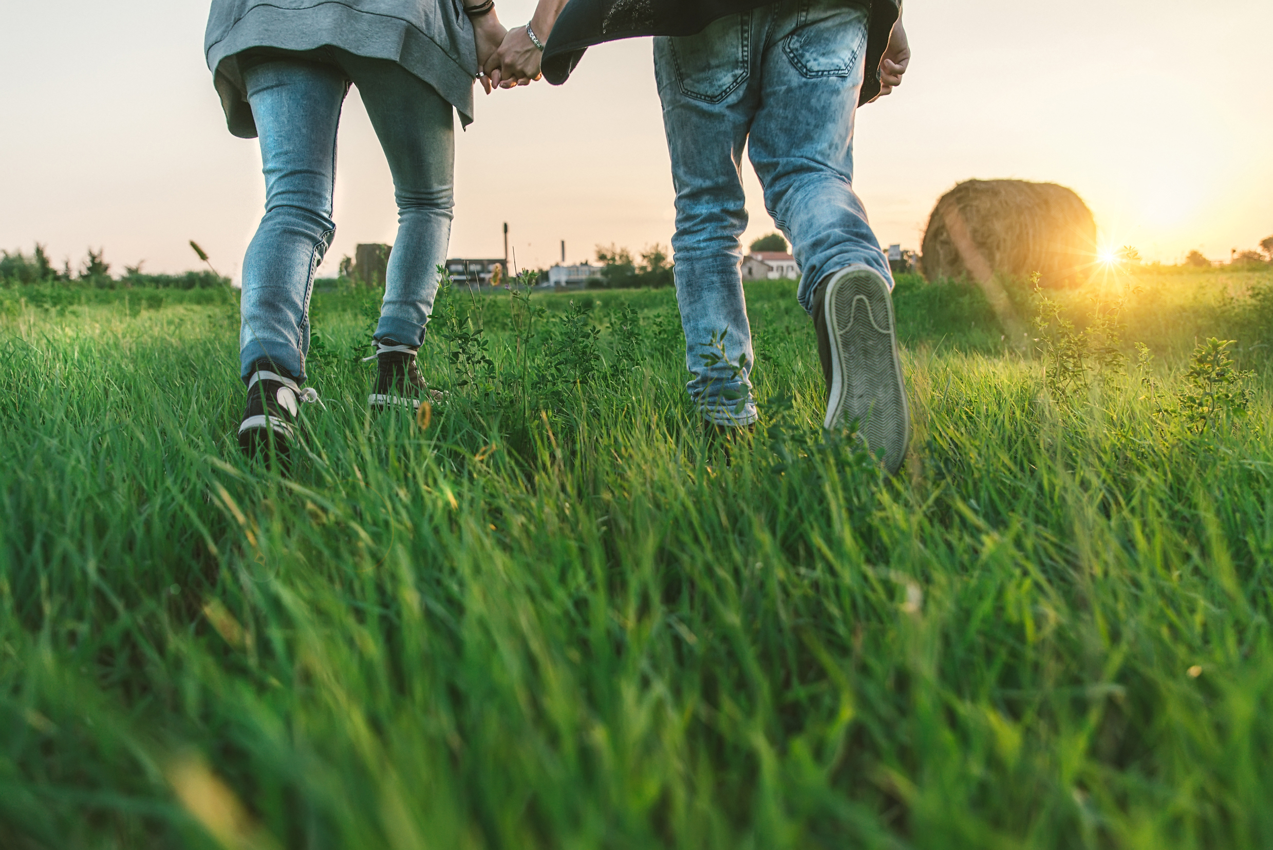 Cum să-şi exprime sănătos adolescenţii sexualitatea