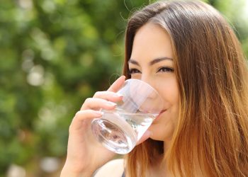 Ajuta apa la accelerarea metabolismului