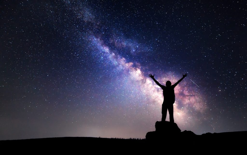 UNIVERSUL răsplătește ZODII