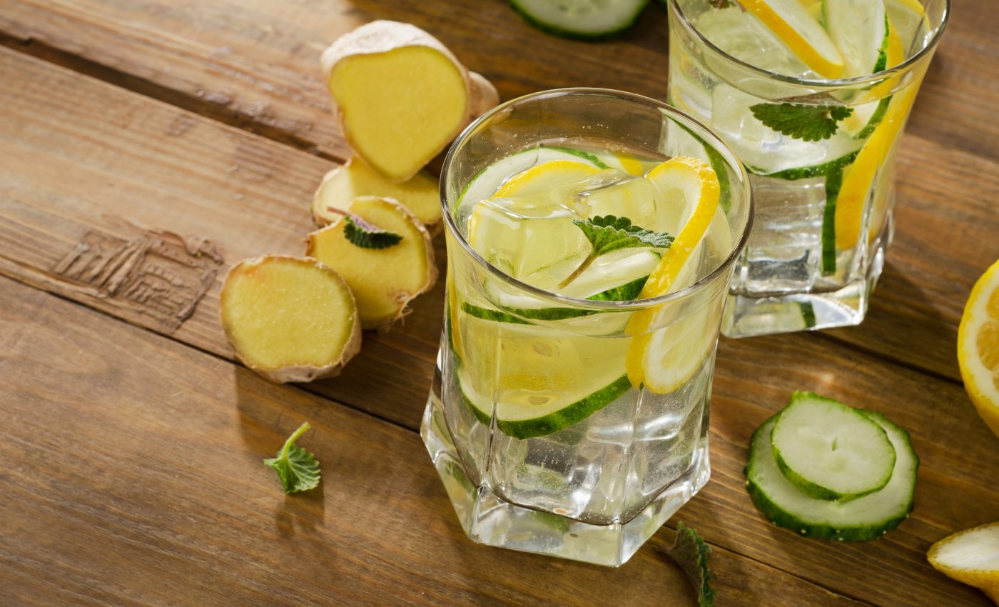 Bea dimineața pe stomacul gol