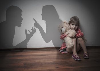 Cum îți distrugi în tăcere copilul