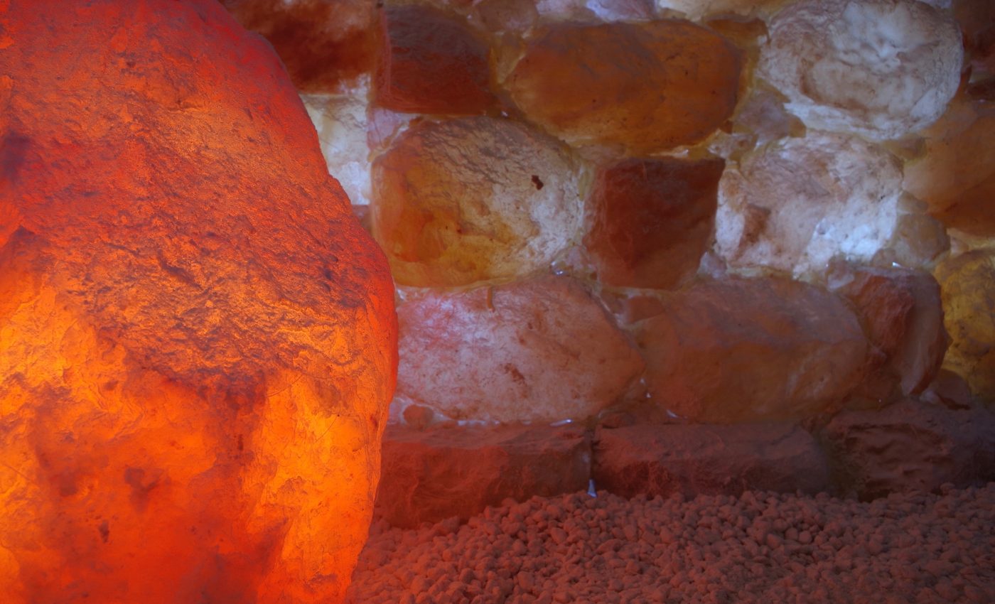 Ce se întâmplă dacă pui SARE în colțurile CASEI