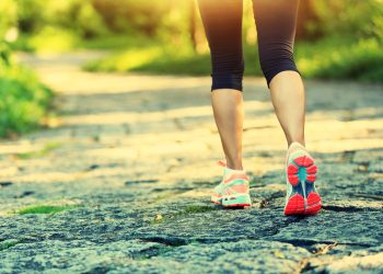 Ce se întâmplă în corpul tău când mergi pe jos 30 de minute zilnic