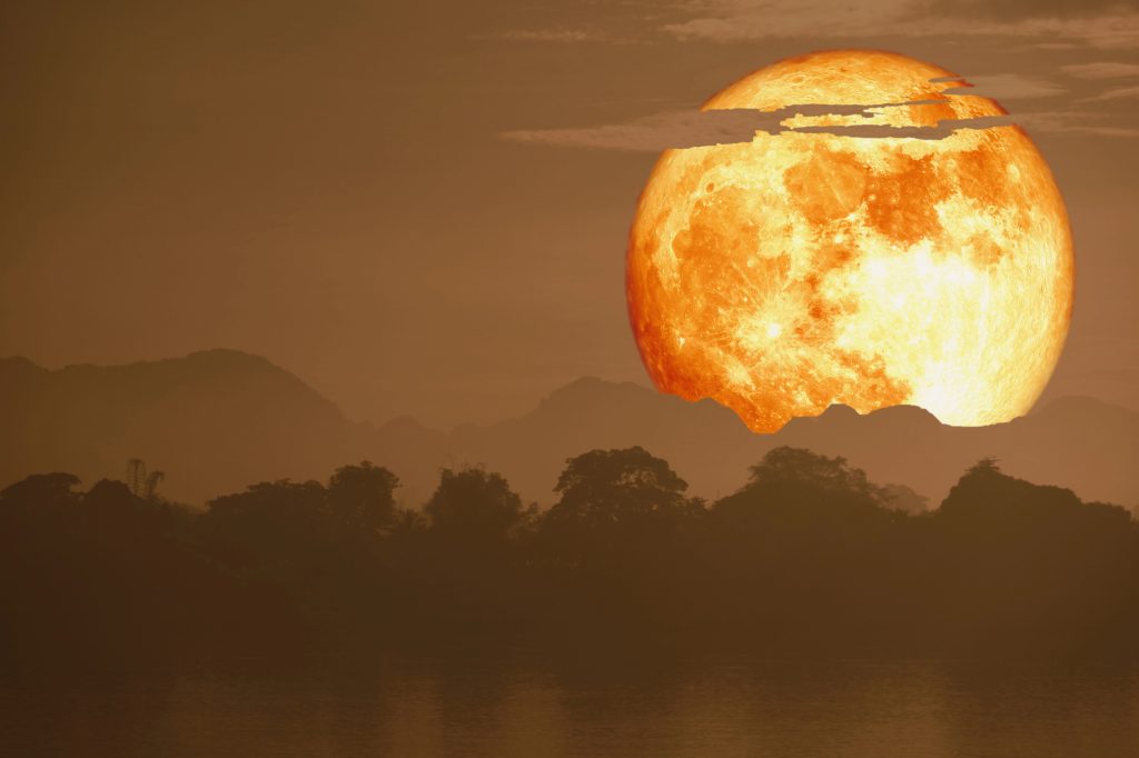 Luna plină a sturionului din 9 august