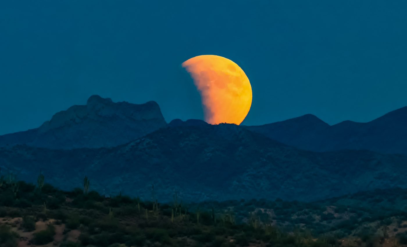 Se apropie ECLIPSA de LUNĂ PLINĂ în Pești