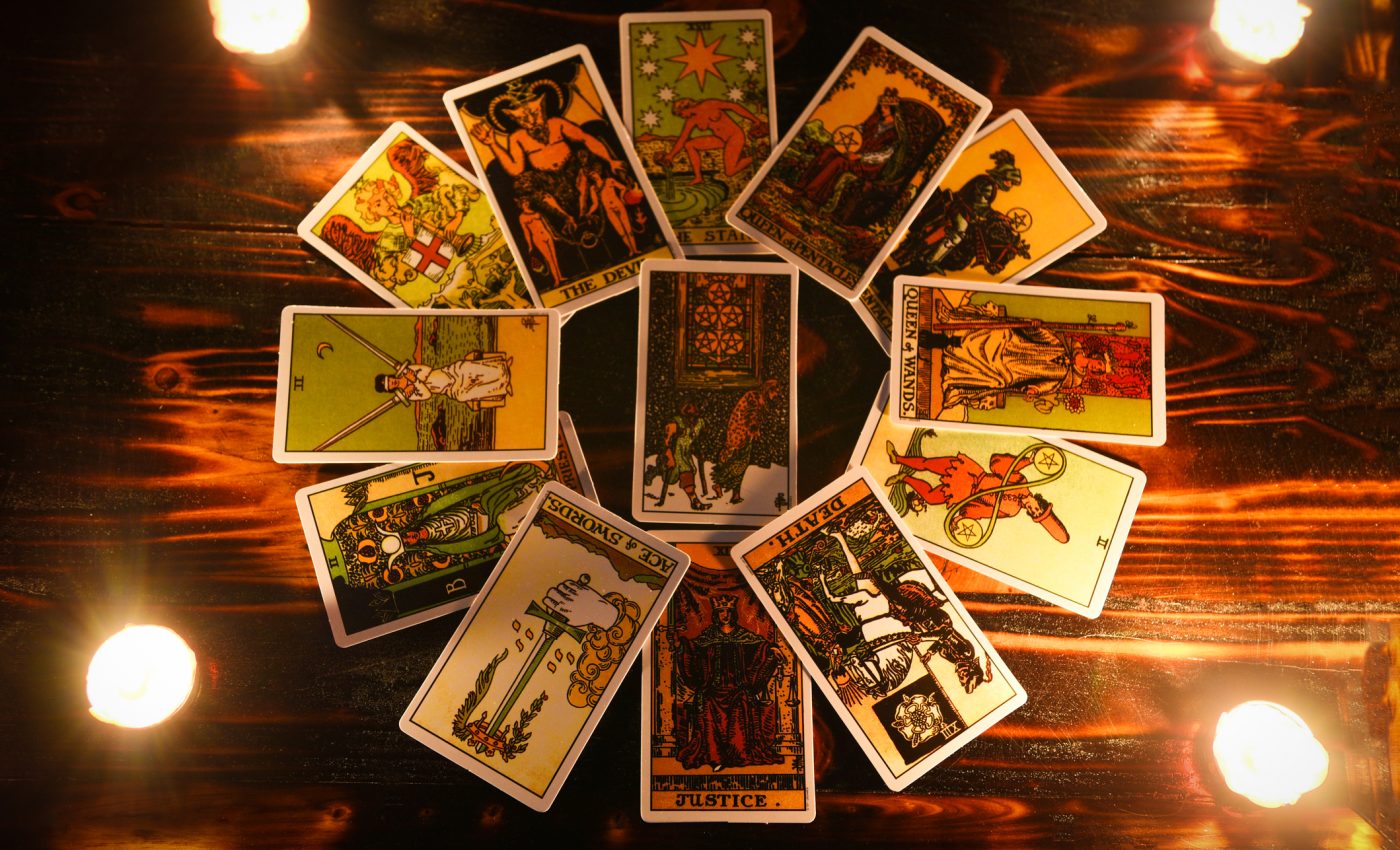 Ce lecție KARMICĂ de învățat în 2025 tarot