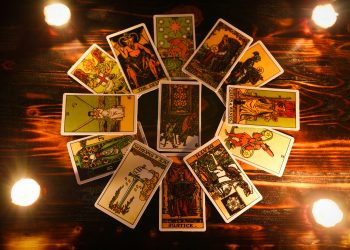 Ce lecție KARMICĂ de învățat în 2025 tarot