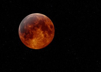 ZODII sunt preferatele Universului după Eclipsa de Lună din 7 septembrie 2025