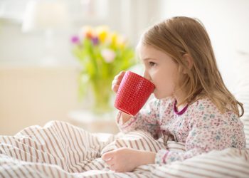 Când ții copilul acasă și când îl duci la școală