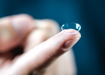 Cum să folosești lentilele de contact în siguranță