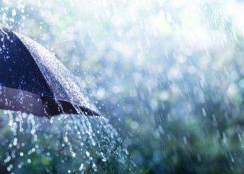 CODUL ROȘU de ploi ÎNCHIDE școlile din BUCUREȘTI