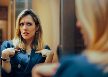 SEMNE că suferi de sindromul IMPOSTORULUI