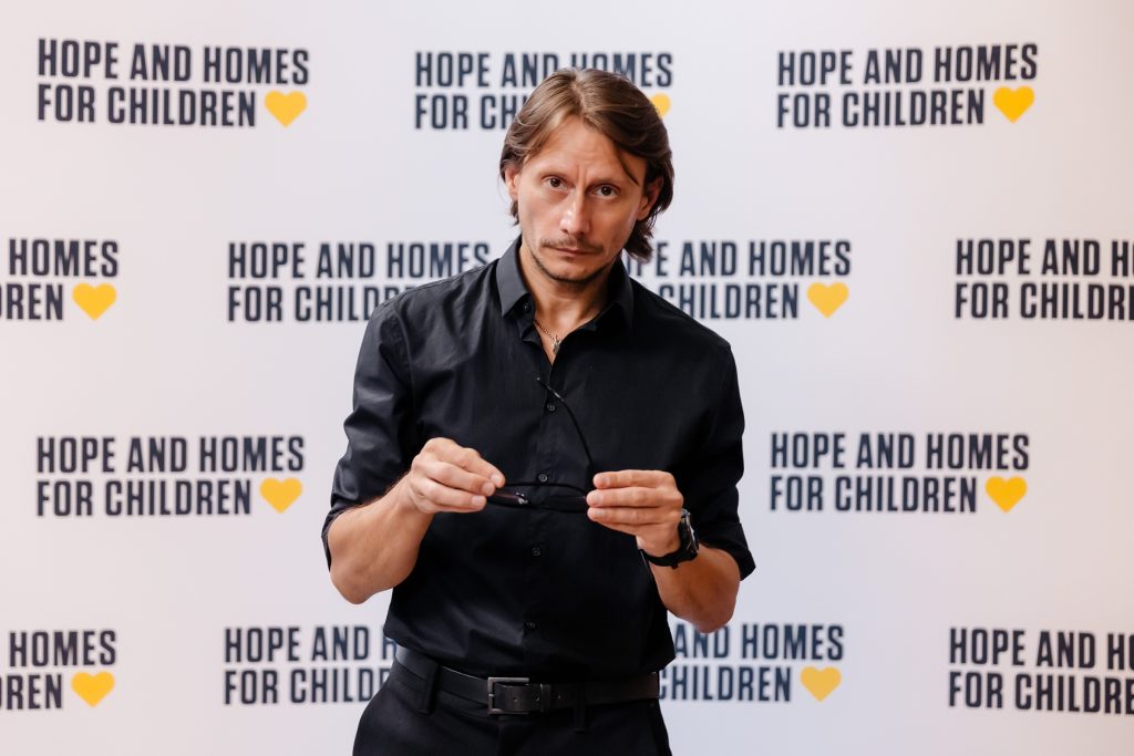 Marius Manole își donează ziua de naștere