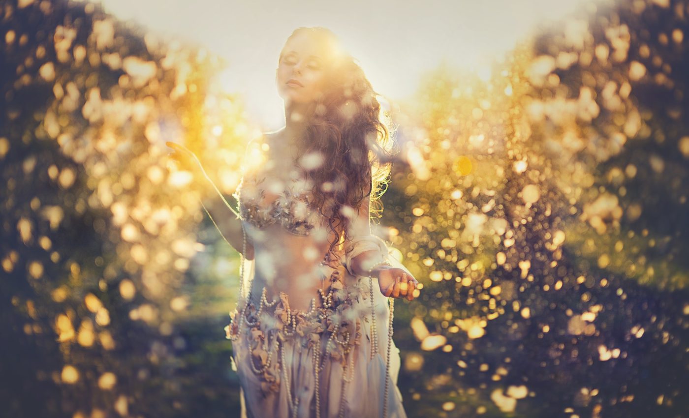 Cum se conectează ZODIILE cu DIVINITATEA