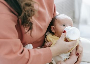 alegerea sterilizatorului de biberoane potrivit