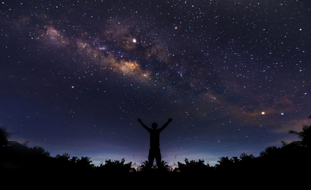 UNIVERSUL răsplătește aceste 4 ZODII din 22 noiembrie 2025