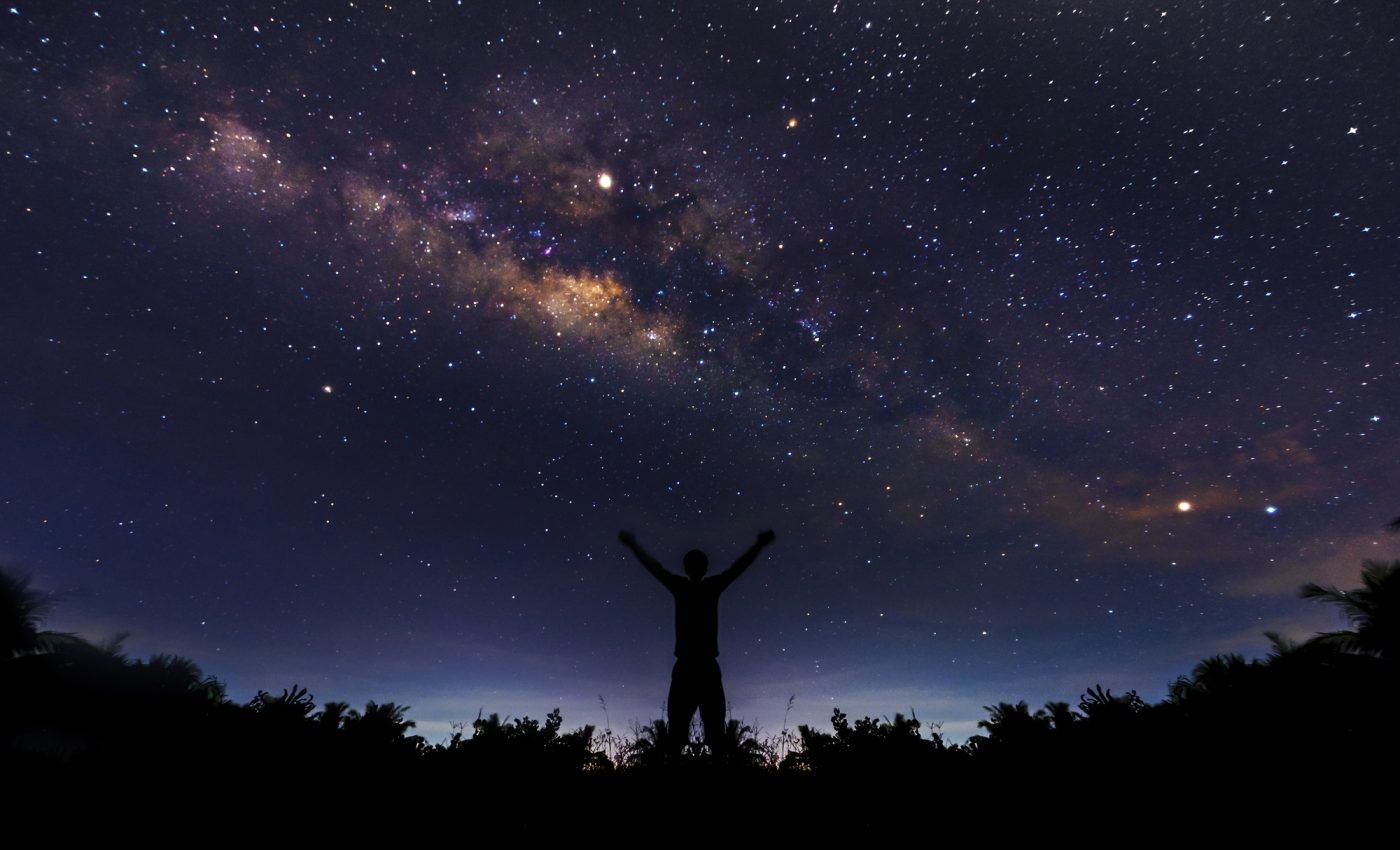 UNIVERSUL răsplătește aceste 4 ZODII din 22 noiembrie 2025