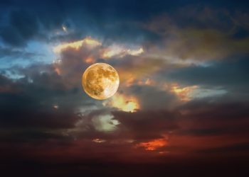 Superlună plină în Taur