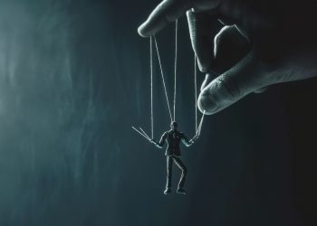 TOP 6 ZODII care te joacă pe degete