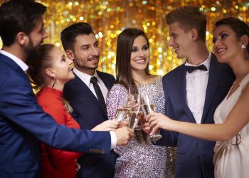 Ce CULOARE să porți de REVELION