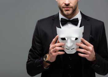 ZODIILE care te pot manipula cu ușurință