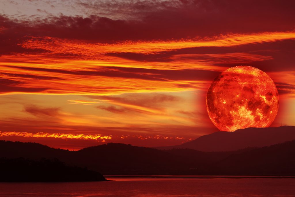 LUNA ROȘIE 58 DE MINUTE