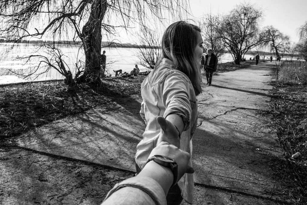 minciuni femei barbati - sfatulparintilor.ro - rawqstudio-woman-4402848_1920