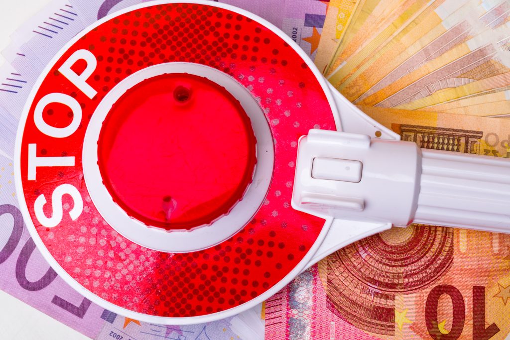 Ce blocaje karmice îți afectează banii - sfatulparintilor.ro - dreamstime_m_133365598