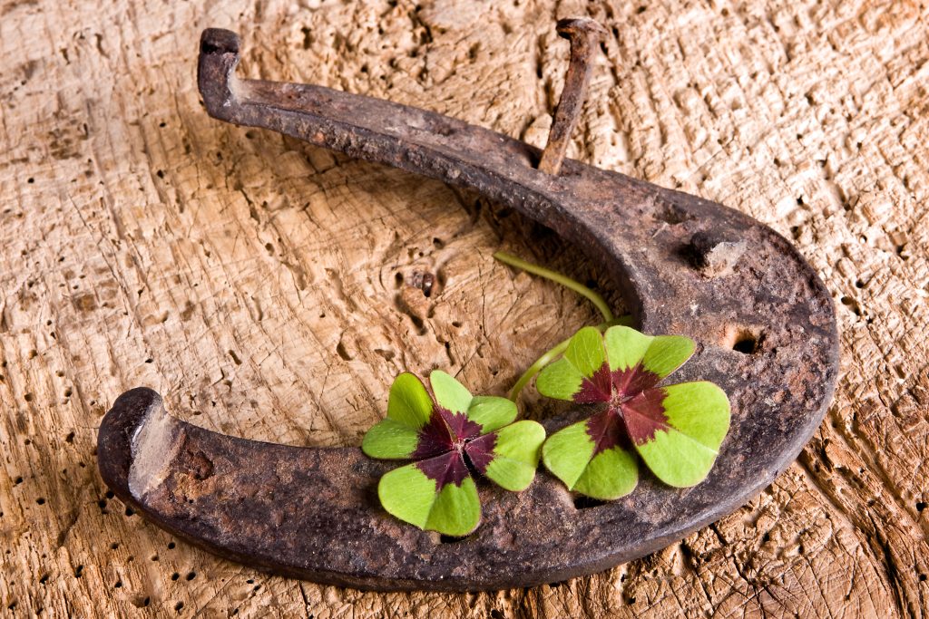 Cod roșu de NOROC 4 ZODII